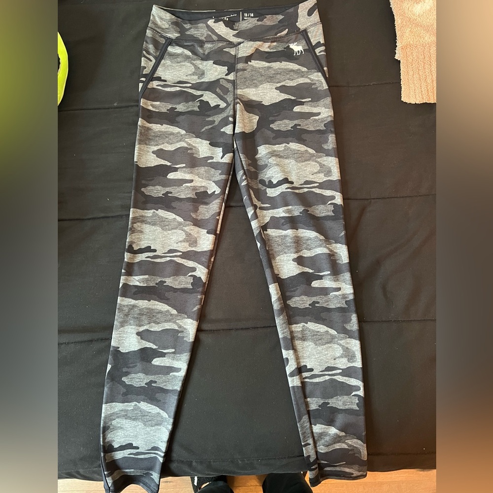 Abercrombie kids camo leggings